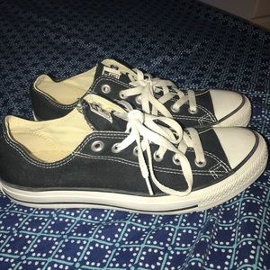 converse sneakers b&w size: 9.5 in women’s